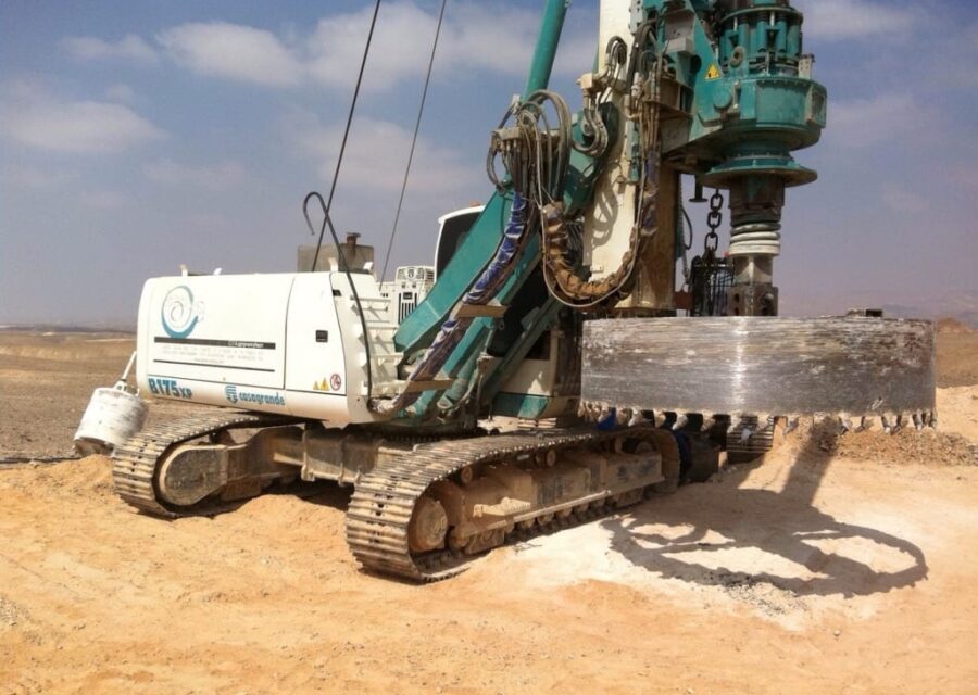 עבודת קידוח כלונסאות של דנאל קידוחים באתר בנייה