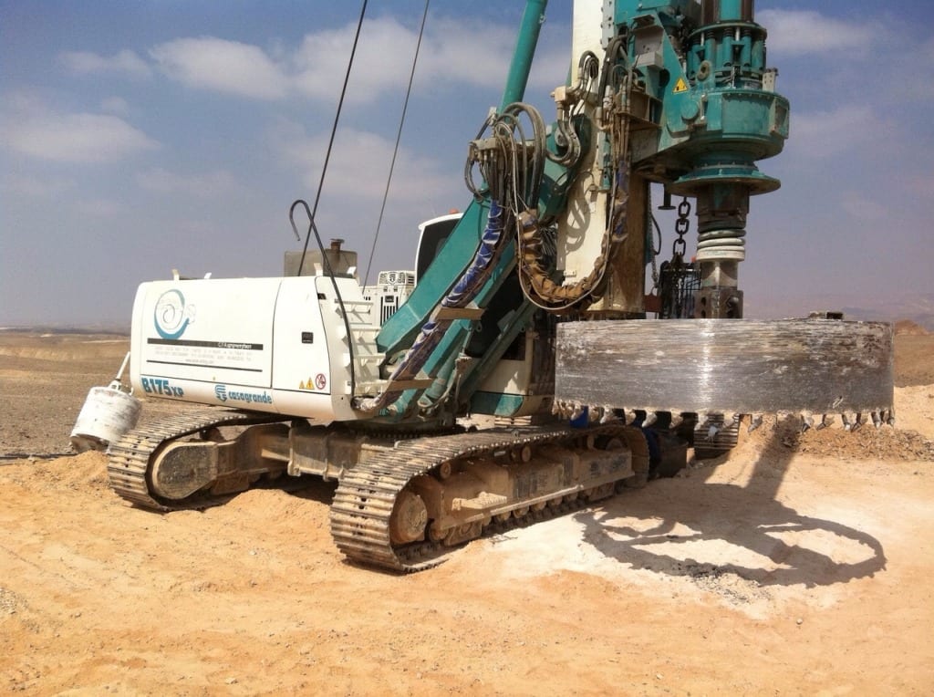 עבודת קידוח של דנאל קידוחים באתר בנייה
